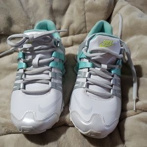 Women's Nike Shox SZ 7